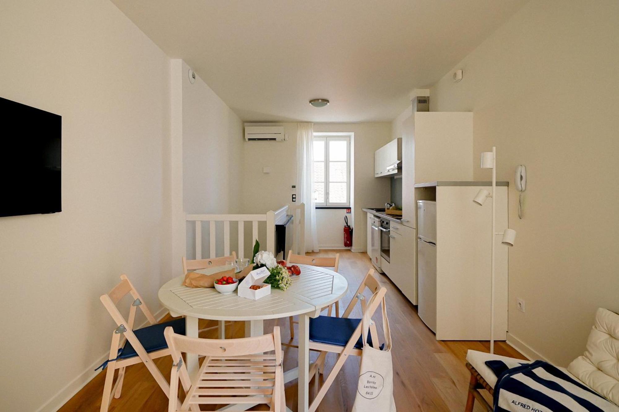 Alfred Hotels Les Halles Biarritz Exterior photo