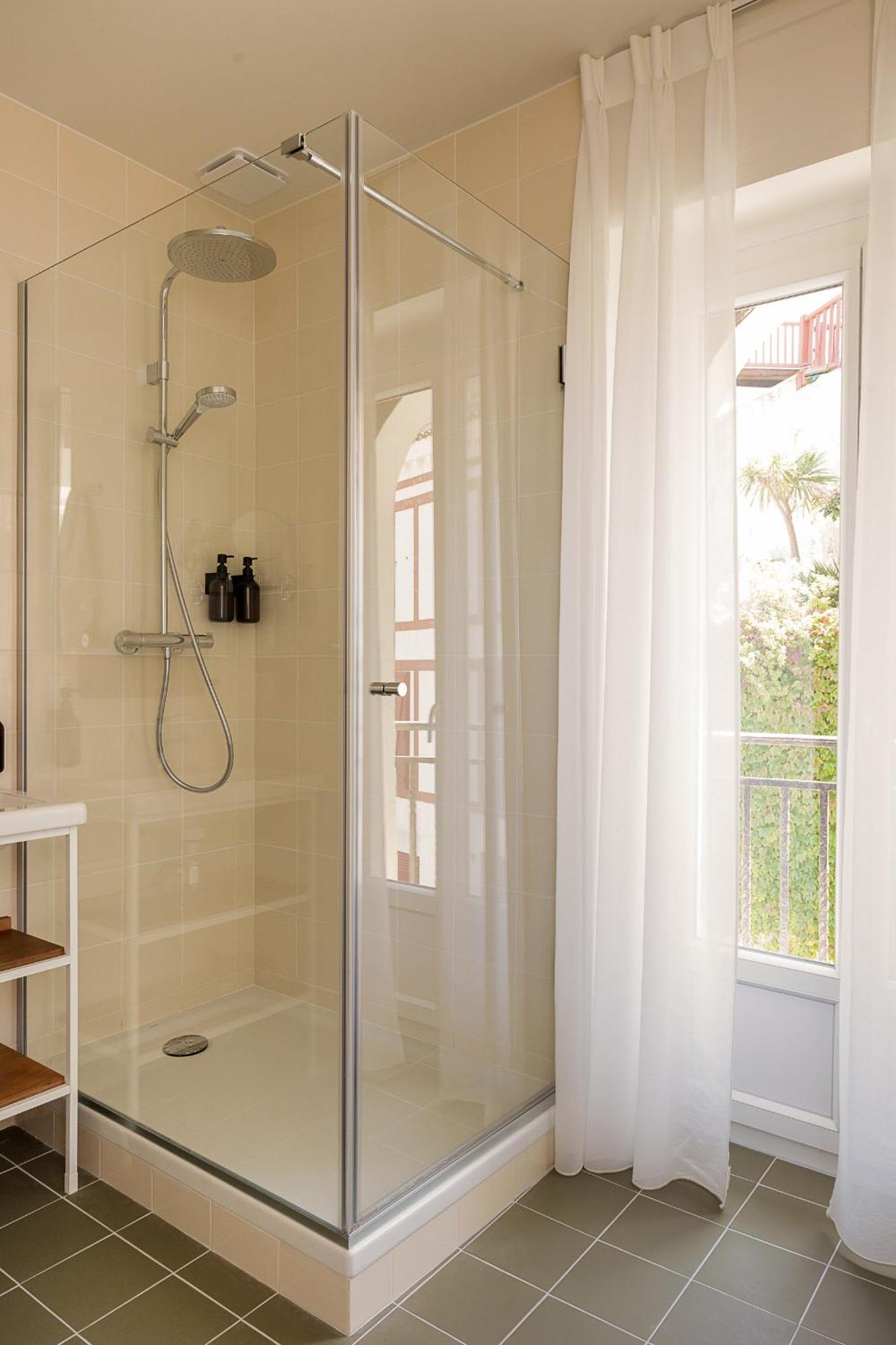 Alfred Hotels Les Halles Biarritz Exterior photo